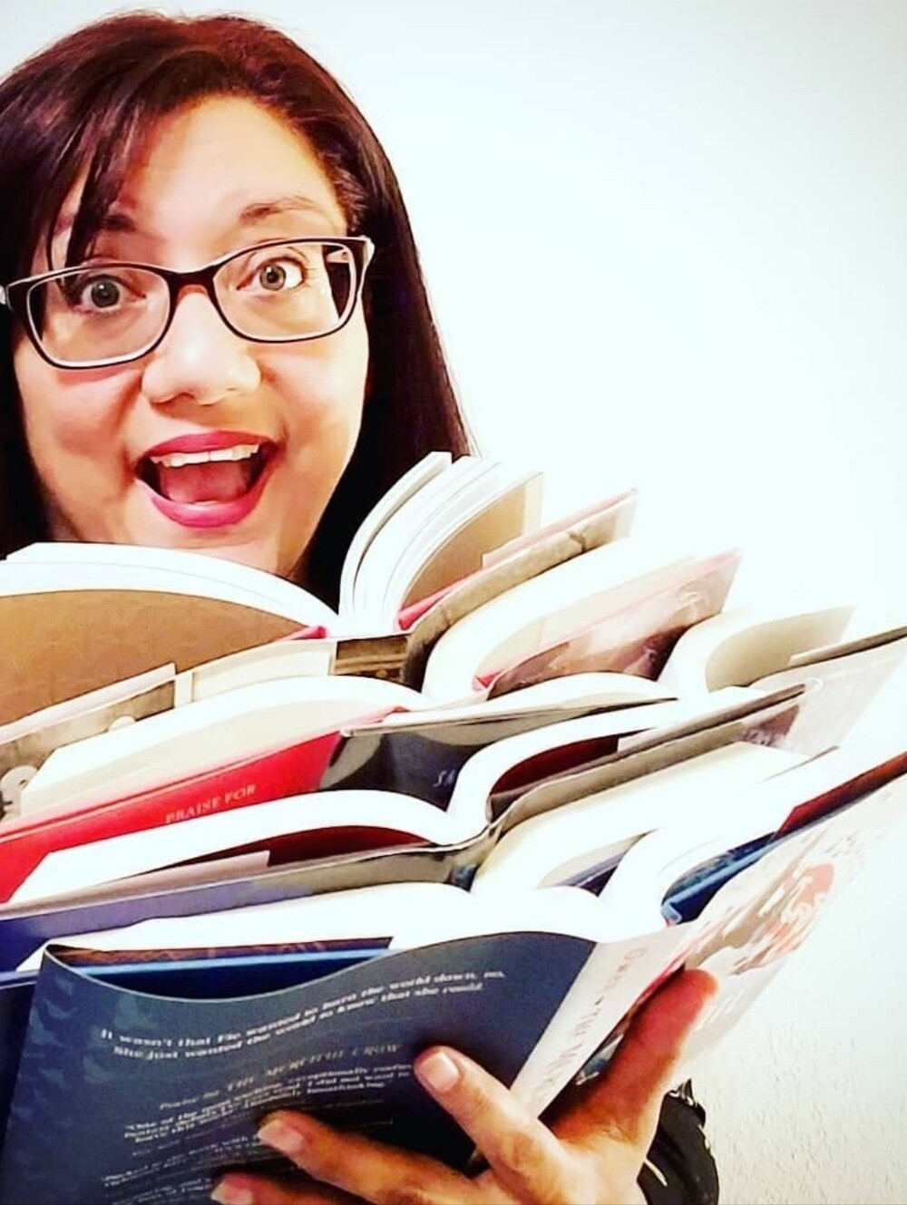 📚 Book Live Notification! 🔖